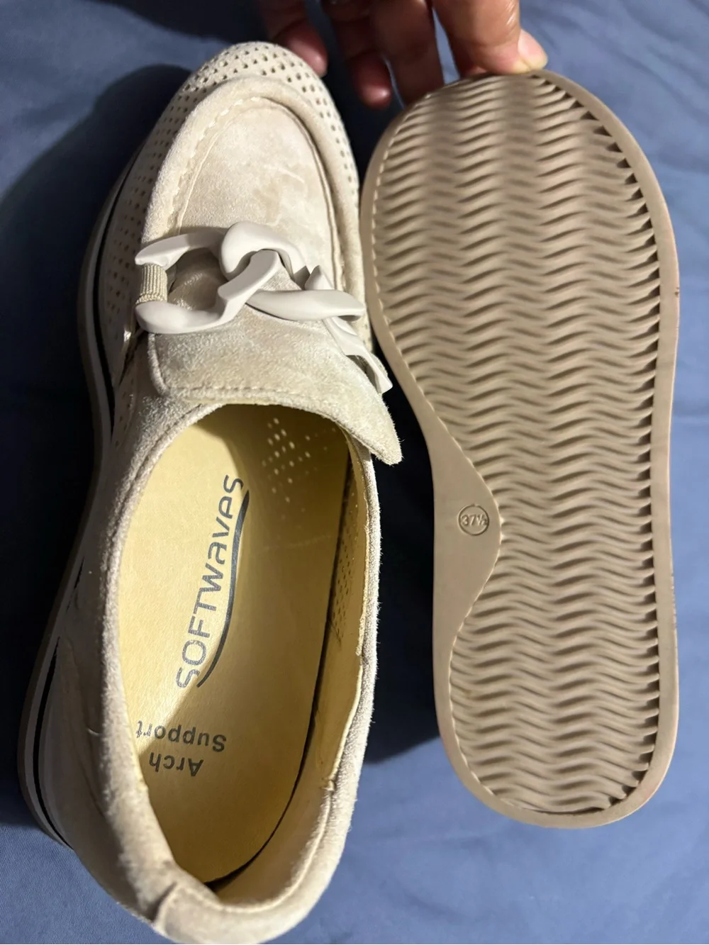 NWT SOFTWAVES Beige Suede Perforated Loafers with Chain Accent size; 7 for women